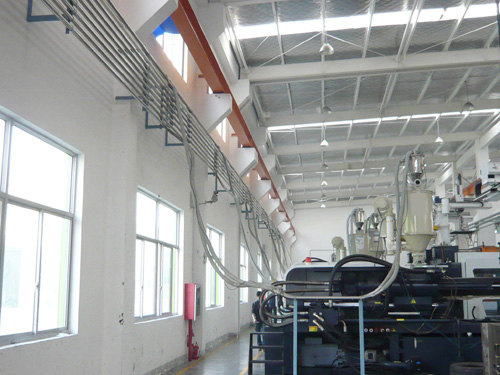 從投料區(qū)到機(jī)臺(tái)上的管路